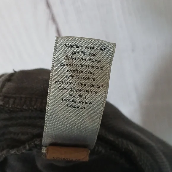 Athleta Gray Farrallon short size 6 - Picture 9 of 9